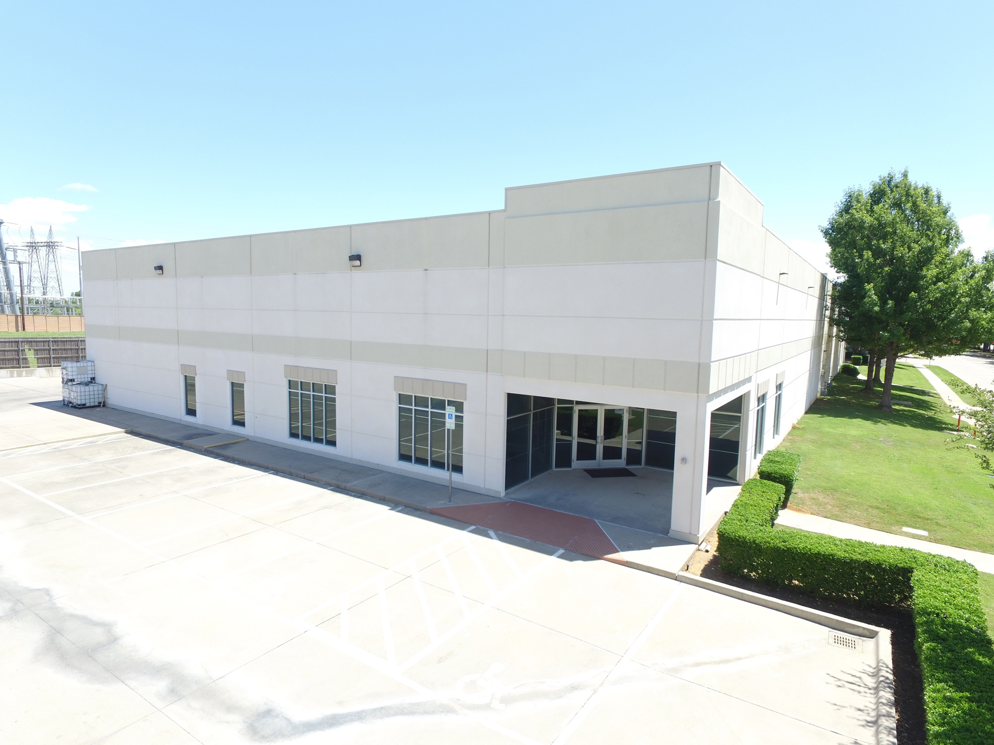 Flex space facility with lots of parking space available